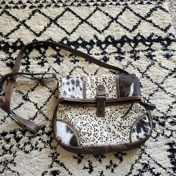 Ariat Brown Genuine Leather Cow Fur Embossed Leather Crossbody Purse Bag - Picture 2 of 8